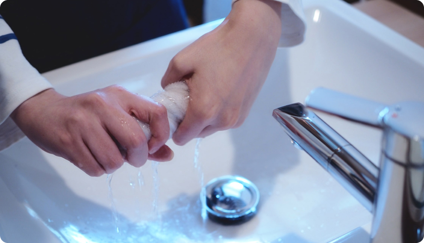 テーブルは「水拭き」してはいけない!